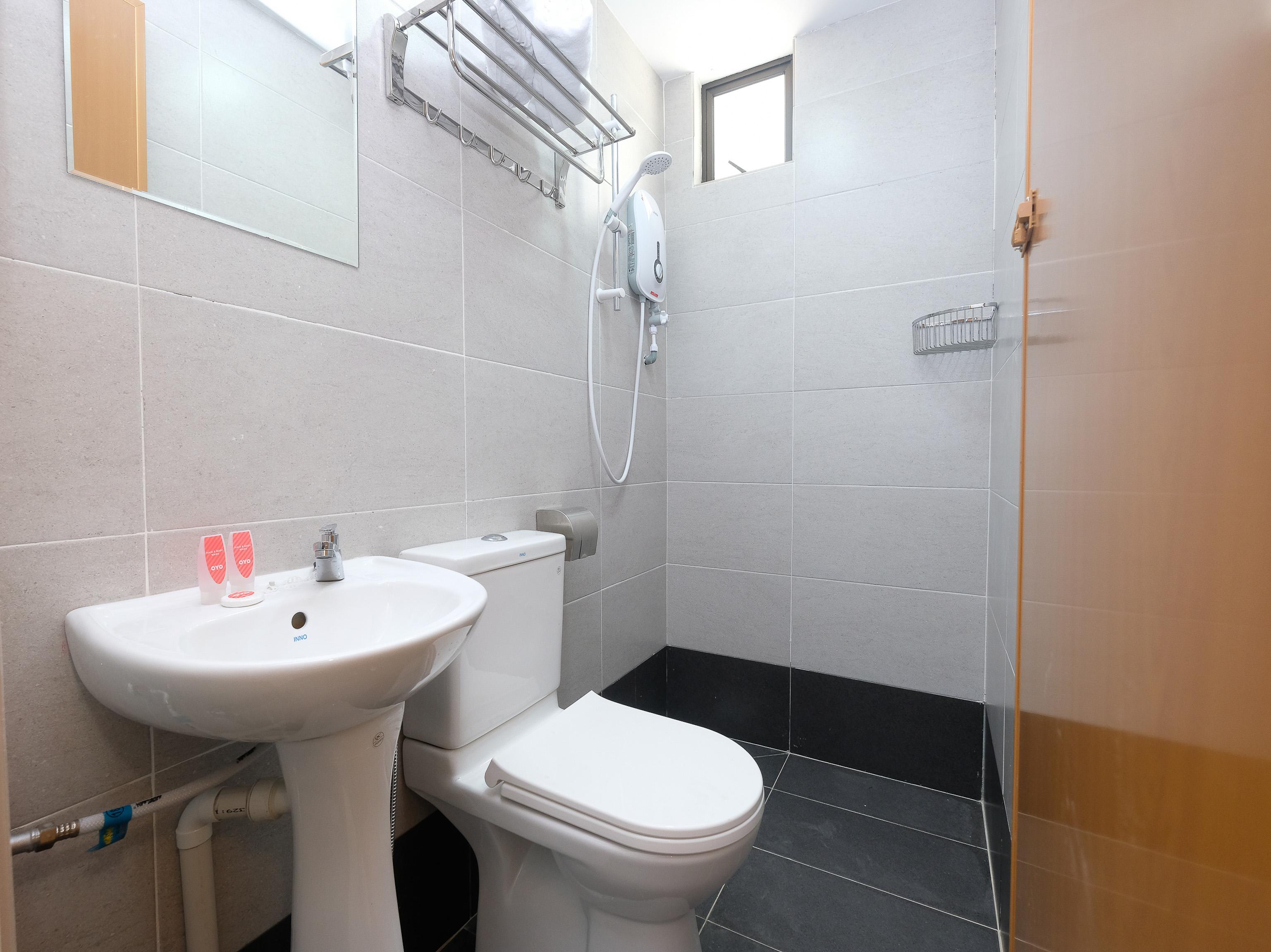 Oyo 44043 First Garden Hotel Kuantan Esterno foto
