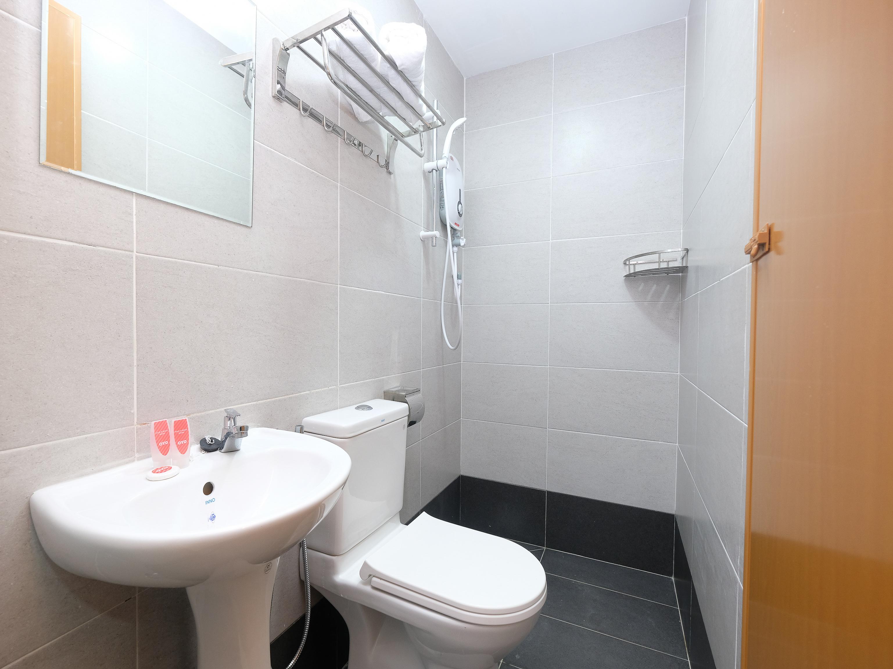 Oyo 44043 First Garden Hotel Kuantan Esterno foto