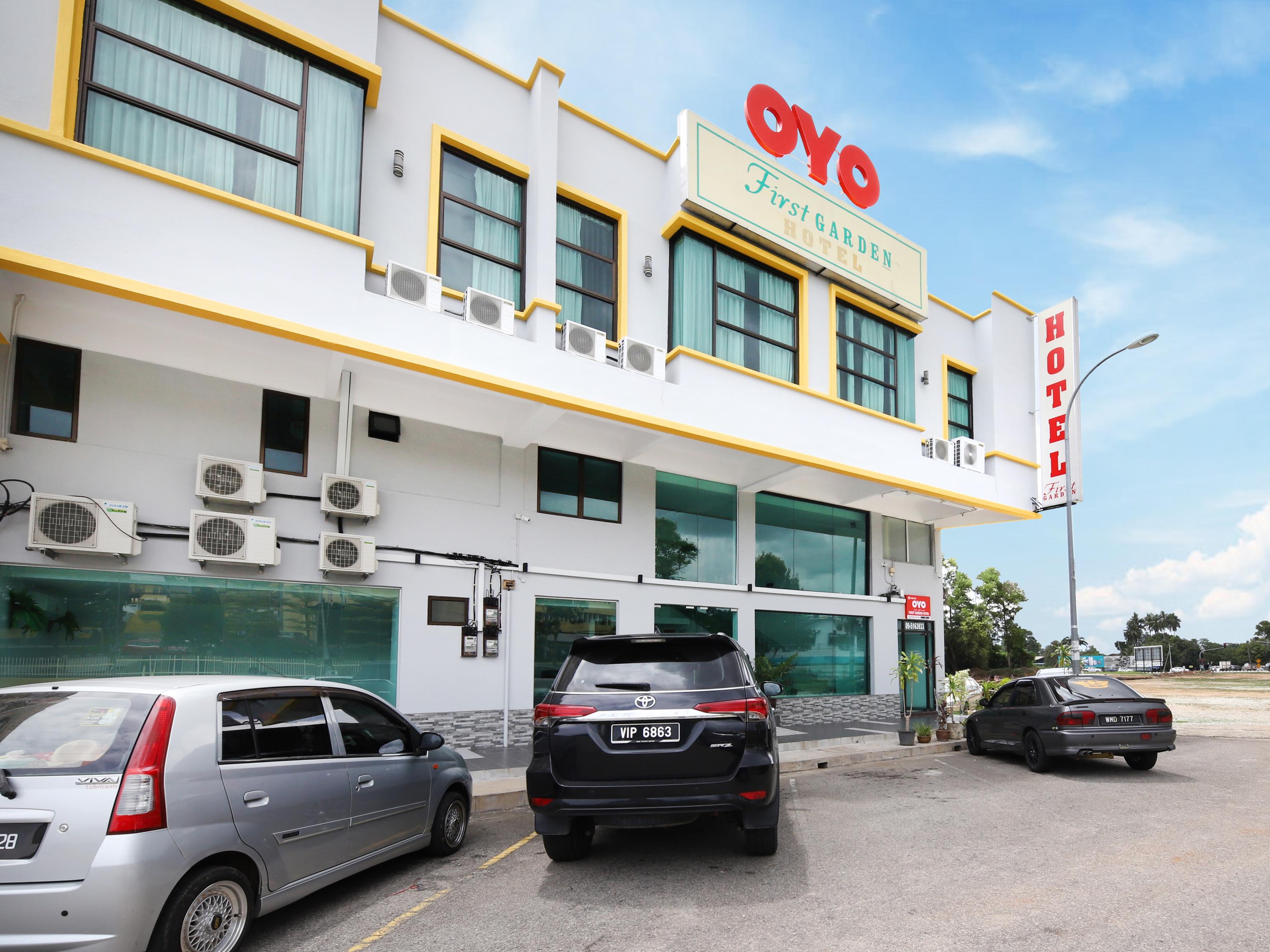 Oyo 44043 First Garden Hotel Kuantan Esterno foto